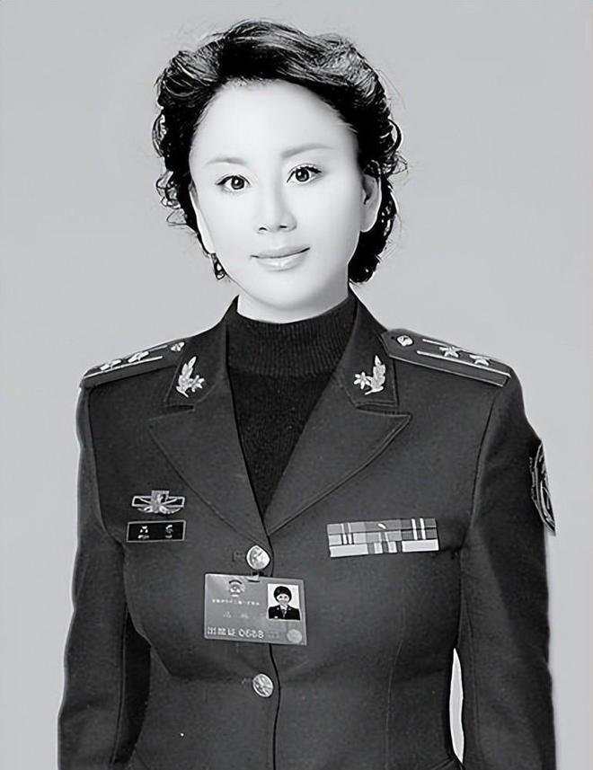 美女主持人眼中的军事栏目，深度解析军事兰目，美女主持人深度解析军事栏目，军事兰目的独特视角