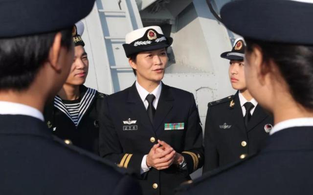 辽宁舰首位舰长，罗伟国的航海传奇，辽宁舰首位舰长罗伟国的航海人生传奇