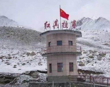 雾都中的哨所，坚守与担当，雾都哨所，坚守与担当的阵地