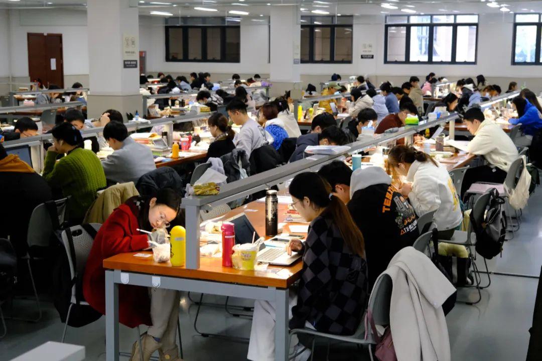 俄方回应泽连斯基访美，国际关系的微妙变化，俄方回应泽连斯基访美，国际关系的微妙转变