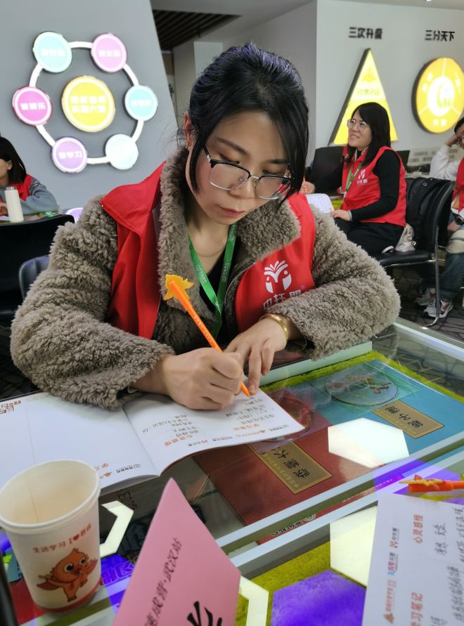 管家婆三肖思琪必中一期，揭秘彩票背后的秘密与策略探讨，彩票背后的秘密与策略探讨，管家婆三肖思琪必中一期揭秘
