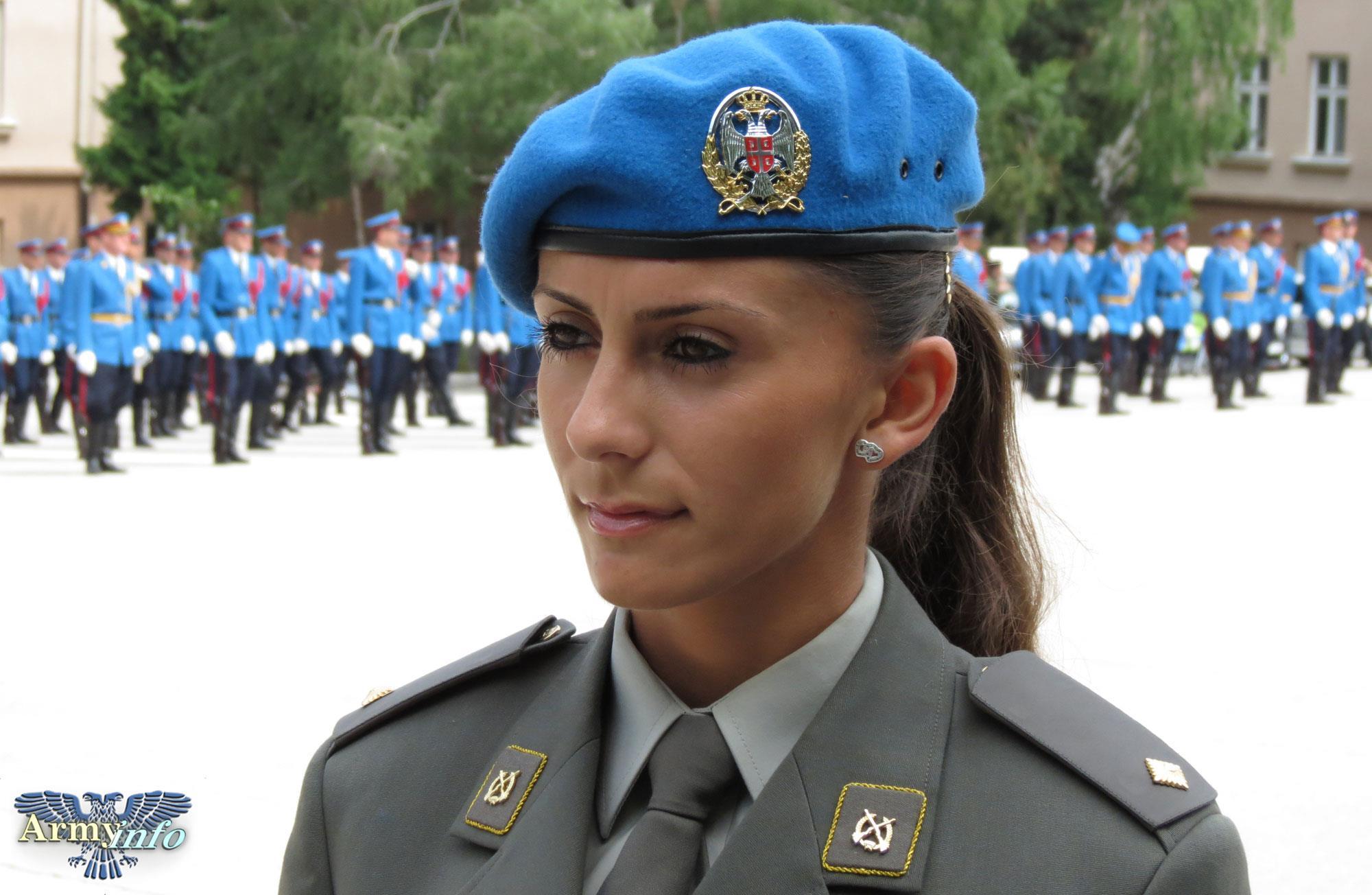 中国女兵照片，帅气高清展现飒爽英姿，中国女兵帅气高清照片，飒爽英姿展现风采