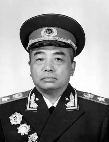 中国人民志愿军，司令员兼政治的核心力量，中国人民志愿军司令员兼政治核心力量，铸就荣耀与传奇的领导力
