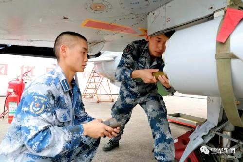 中国空军军校，培育英勇无畏的空中战士，中国空军军校，培育无畏空中战士的摇篮