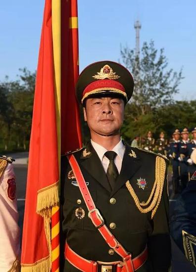 三军仪仗队中的山东小伙，荣耀与担当，山东小伙在三军仪仗队中的荣耀与担当