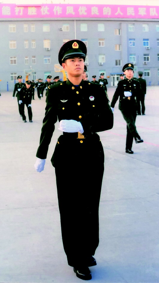 三军仪仗队中的山东小伙,荣耀与担当,山东小伙在三军仪仗队中的荣耀与担当