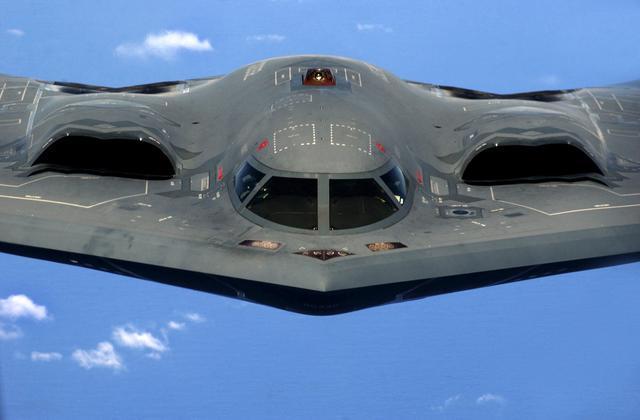 揭秘B-2轰炸机，穿越时空的隐形巨翼，揭秘时空穿越之翼，B-2隐形轰炸机的神秘面纱