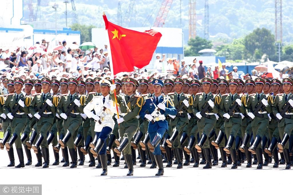香港艺人眼中的国庆阅兵，荣耀与自豪的共鸣，香港艺人眼中的国庆阅兵，荣耀与自豪的共鸣展现国家力量与风采