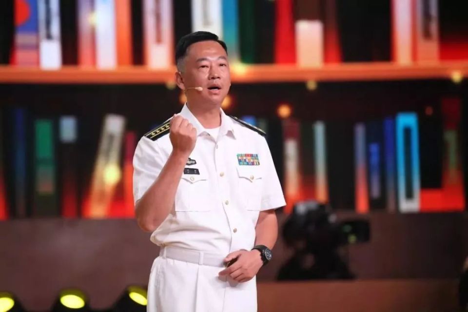 辽宁舰历任舰长名单及简历概览，辽宁舰历任舰长名单及生平概览