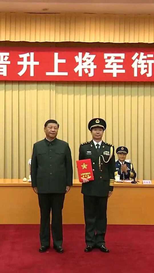 两位军官新晋升上将军，荣耀背后的责任与担当，两位新晋上将军的荣耀与责任，担当背后的力量