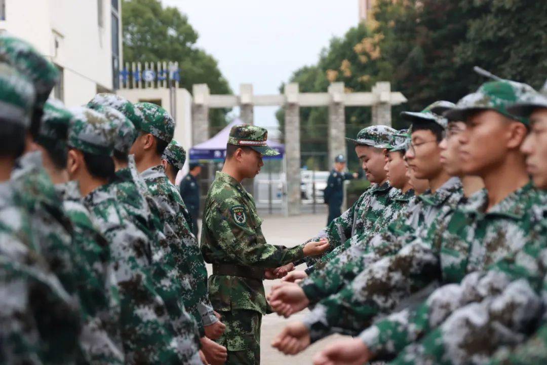 全天候军训，挑战与成长，全天候军训，挑战与蜕变之路