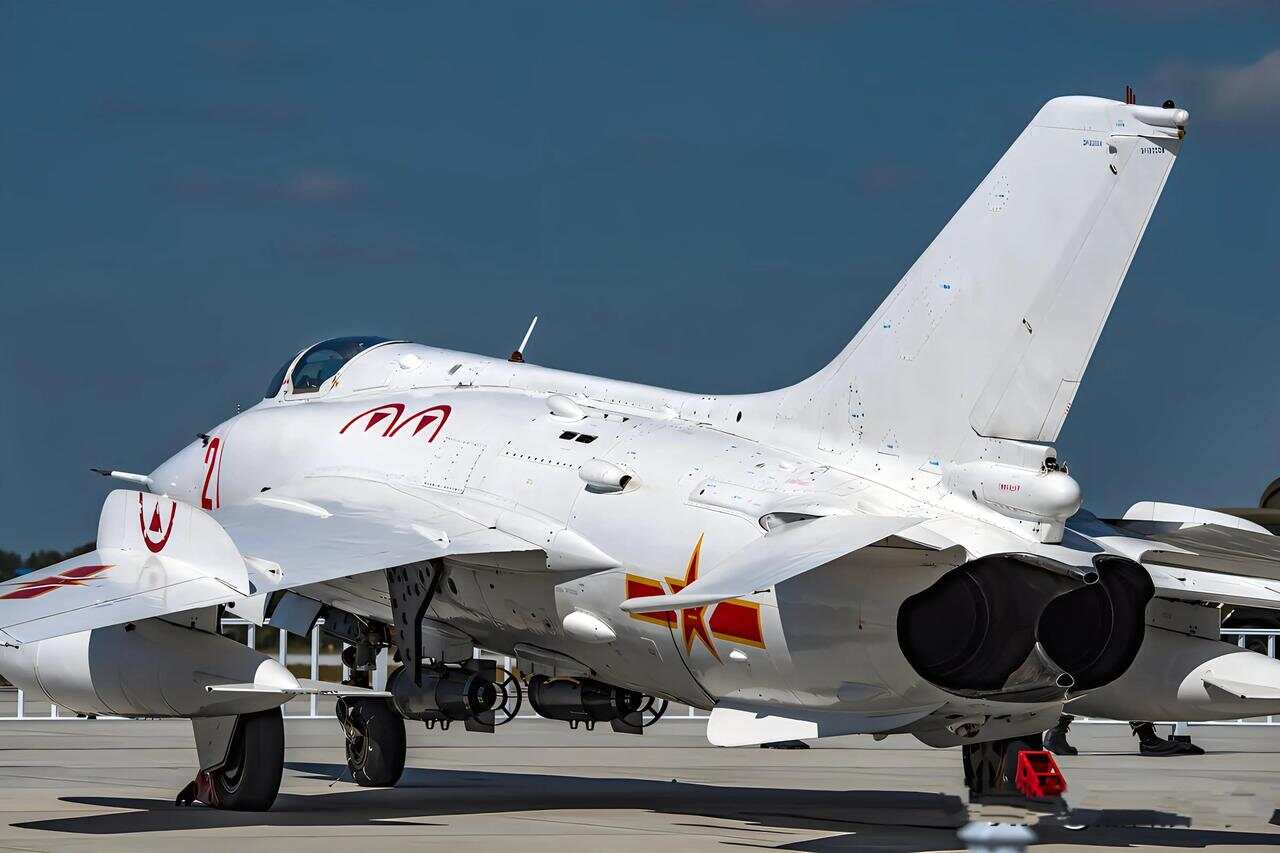 强5攻击机,揭秘其制造背后的故事,揭秘强5攻击机的制造历程与背后故事