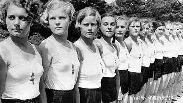 德国女军兵的力量，320名士兵展现的勇气与担当，德国女军兵的力量，320名士兵展现的勇气与担当精神