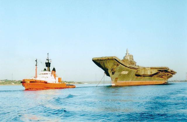 瓦良格号归国途中,历史与现代交融的壮丽画卷,瓦良格号归国之旅,历史与现代的交融壮丽画卷