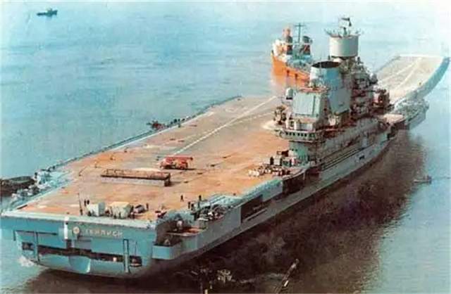 瓦良格号归国途中,历史与现代交融的壮丽画卷,瓦良格号归国之旅,历史与现代的交融壮丽画卷