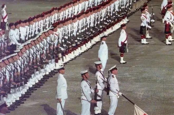 回顾历史盛典，1997年香港回归阅兵式，香港回归阅兵式，历史盛典回顾
