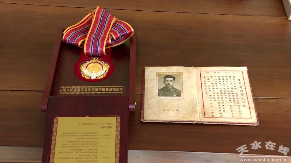 割开伤口取子弹，战争的残酷与生命的坚韧，战争中的生与死，割伤取弹，生命的坚韧与残酷瞬间