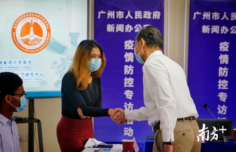 航母下水仪式船员，荣耀与责任并存的重要时刻，航母下水仪式，船员荣耀与责任的交汇点