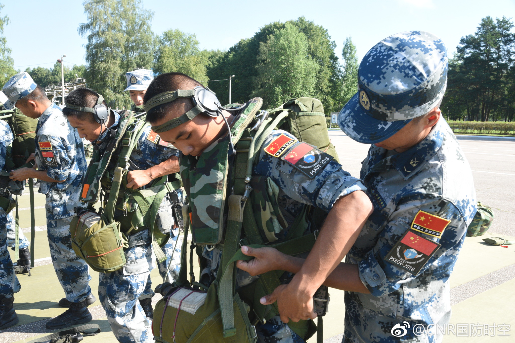 空降兵第十五军QQ群，凝聚战友力量，传承军魂精神的虚拟家园，空降兵第十五军QQ群，战友力量凝聚，军魂精神传承的虚拟家园
