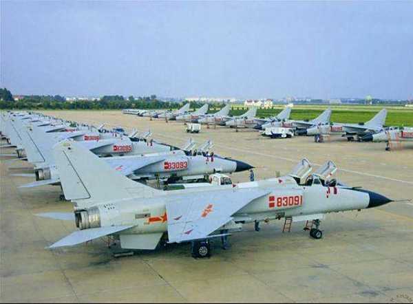 歼8战斗机与歼轰7，中国空军力量的双璧，中国空军力量的双璧，歼8战斗机与歼轰7的战斗风采