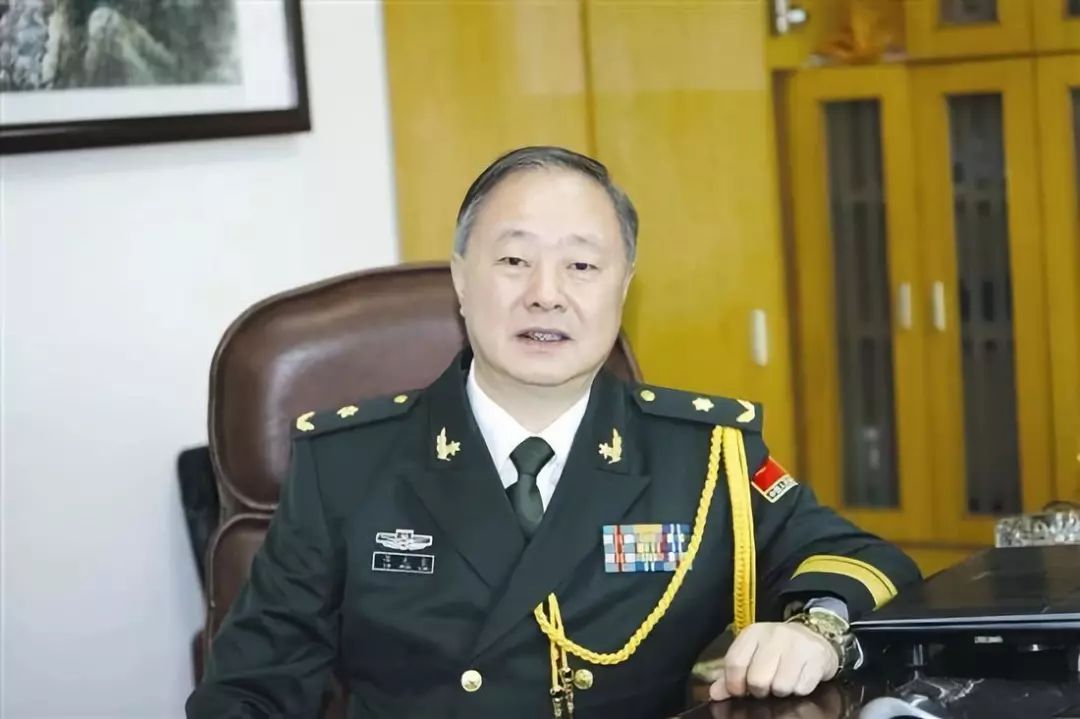 董震少将简历——一位杰出的军事领袖的生涯概述，董震少将简历，杰出军事领袖的生涯概览