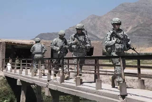 美国最先进的单兵装备，科技力量与战斗力的完美结合，美国顶尖单兵装备，科技战力之完美融合