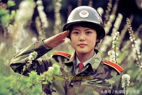 中国女兵的丰彩，英勇无畏，绽放光芒，中国女兵，英勇无畏，光芒四射的丰彩