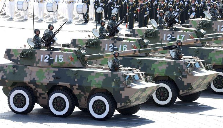 壮威前行，2019阅兵中的装甲车方队，壮威前行，2019阅兵装甲车方队风采展示