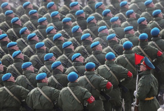 2015俄罗斯大阅兵完整高清回顾，俄罗斯大阅兵回顾，精彩瞬间一览无遗