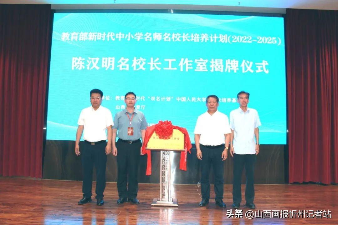 迈向2025年，正版资料免费大全的挂牌与展望，迈向2025年，正版资料免费大全的挂牌与展望