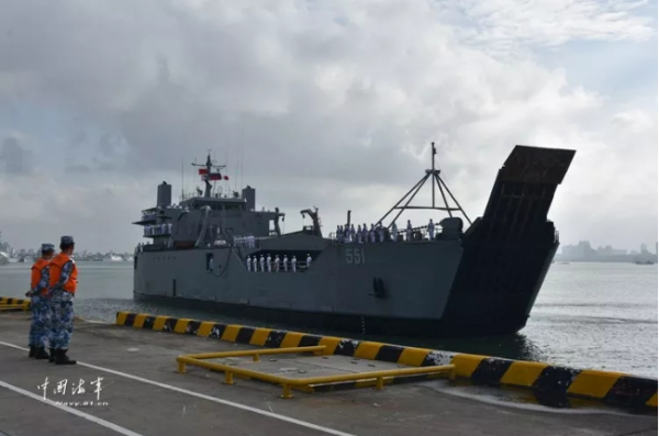 海军70周年阅舰式在五四广场的壮丽展现,海军70周年阅舰式壮丽展现五四广场盛况空前