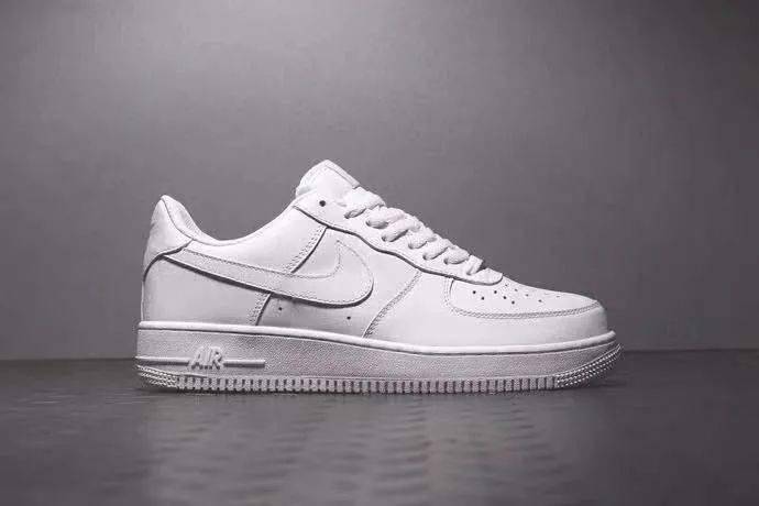 空军一号在实体店的售价探究，空军一号实体店售价解析