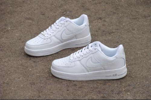 空军一号在实体店的售价探究,空军一号实体店售价解析