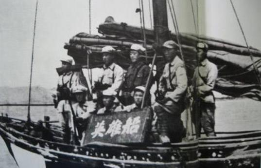 海南岛战役的直接指挥官，英勇无畏的指挥官群体，海南岛战役英勇无畏指挥官群体，揭秘战役背后的指挥力量