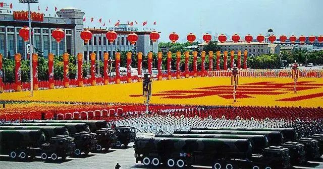 2009国庆阅兵主持人——展现国家风采的声音，2009国庆阅兵主持人，展现国家风采的声音
