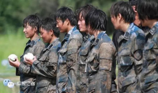 中国女兵高清训练图片大全，展现新时代巾帼英雄的风采，中国女兵训练图片大全，展现新时代巾帼英雄风采