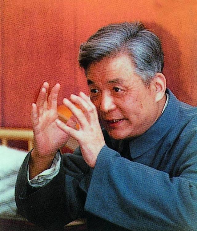 邓稼先的感人事迹，一生献给中国科技事业，邓稼先的献身精神，一生致力于中国科技事业的光辉历程