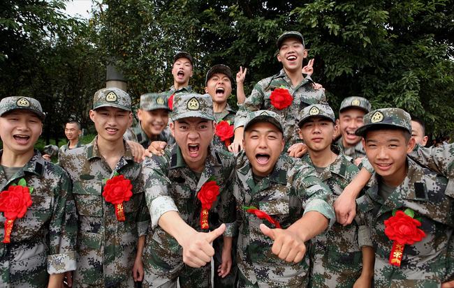 新兵下连集训，锤炼意志，锻造未来战士，新兵下连集训，锤炼意志，塑造未来战士精锐