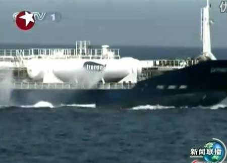 中国海军与索马里海盗，护航行动与和平的象征，中国海军护航行动，和平的象征与索马里海盗的对抗之路