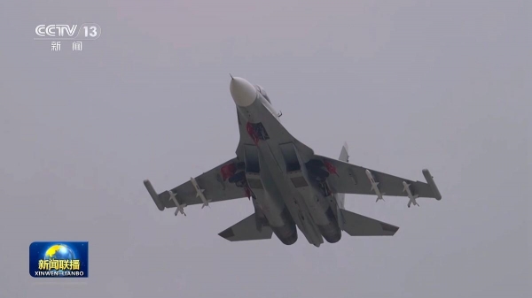 J16遭遇F16锁定，空中对决的战术分析，J16与F16空中对决战术分析，锁定与反锁定的博弈
