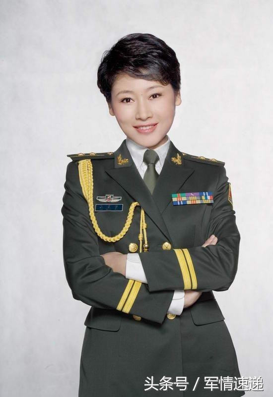 中央电视台军事节目女主持人，闪耀荧屏的军中玫瑰，军中玫瑰，央视军事节目女主持人闪耀荧屏