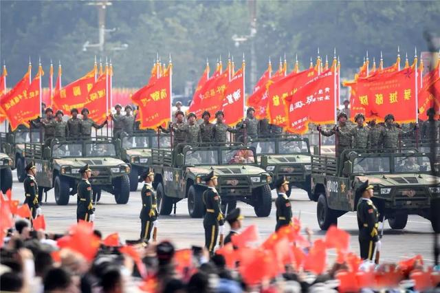 三面旗帜下的荣耀——纪念2019国庆大阅兵，纪念国庆大阅兵，三面旗帜下的荣耀时刻