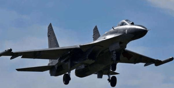 歼-16与F-15,空中巨人的对比之舞,歼-16与F-15,空中巨人对比解析