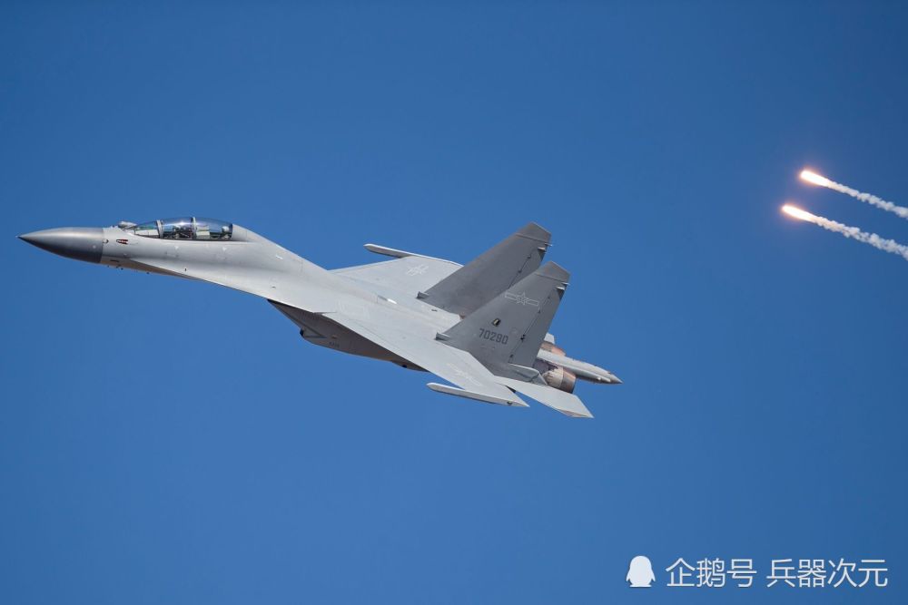 歼-16战斗机持续改进，探索先进技术与战斗能力的融合之路，歼-16战斗机，融合先进技术与战斗能力的探索之路