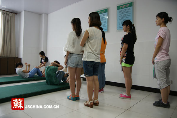 女兵入伍前需要体能测试吗，探讨女性士兵体能测试的必要性与重要性，女性士兵体能测试的必要性与重要性探讨，女兵入伍前的体能测试是否不可或缺？