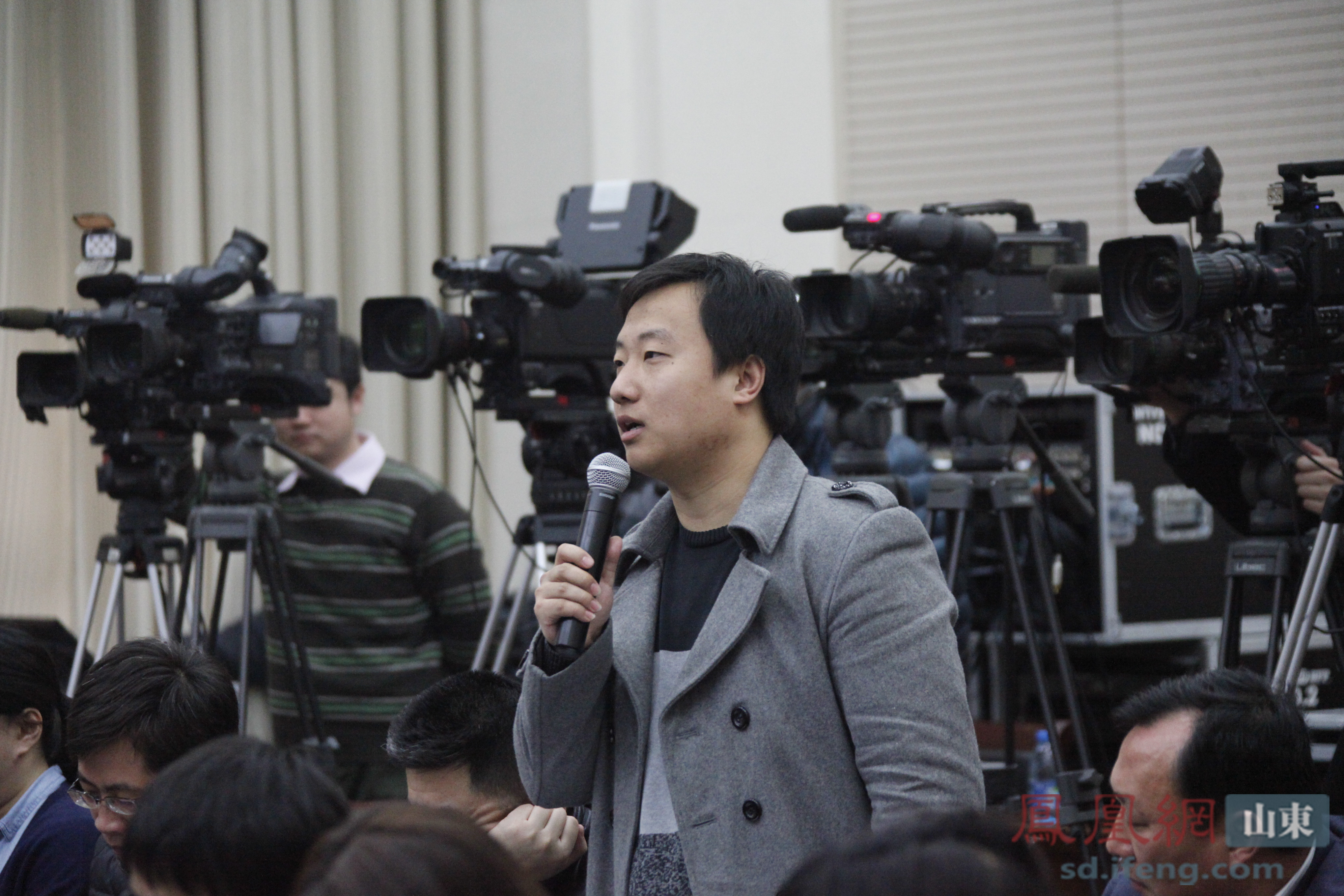 新闻发布会记者提问稿,新闻发布会媒体提问实录