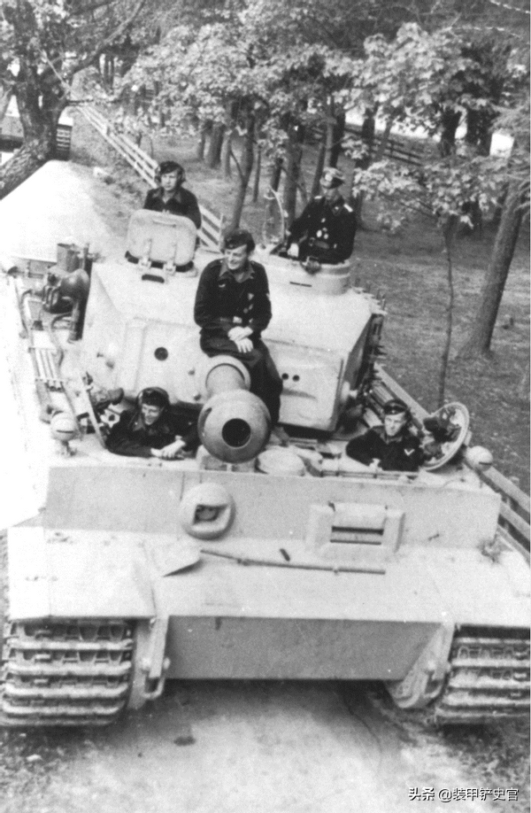 揭秘白色虎式驾驶员的身份之谜,揭秘白色虎式驾驶员身份之谜的真相探索