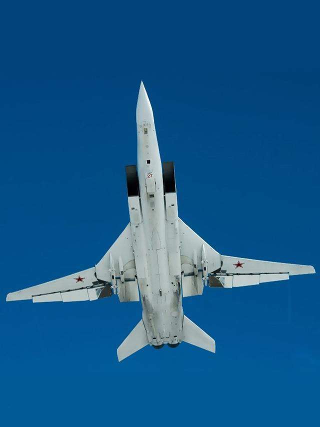 图22M逆火轰炸机与图-160战略轰炸机，冷战巨擘之比较，冷战巨擘对决，图-22M逆火轰炸机与图-160战略轰炸机比较