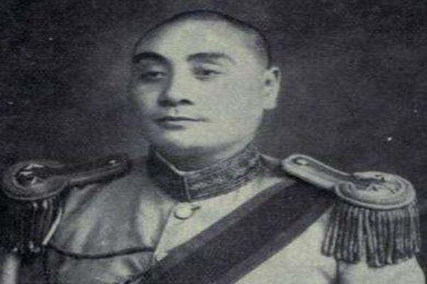 军长阵亡后指挥权的接替，战争中的领导力交接与战略延续，军长阵亡后的指挥权交接与战略领导力延续的挑战