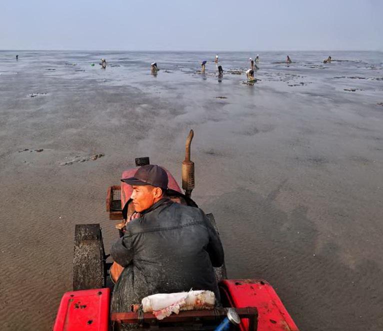 渔民偶遇辽宁舰,一次特殊的海上邂逅,渔民偶遇辽宁舰,海上特殊邅逅记